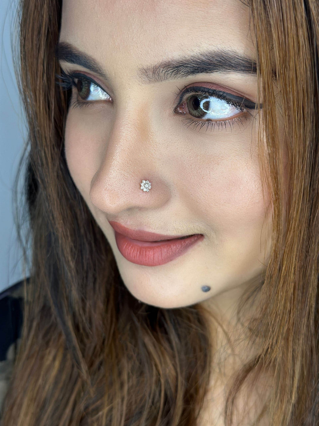 Agni Gold Screw Nose Stud