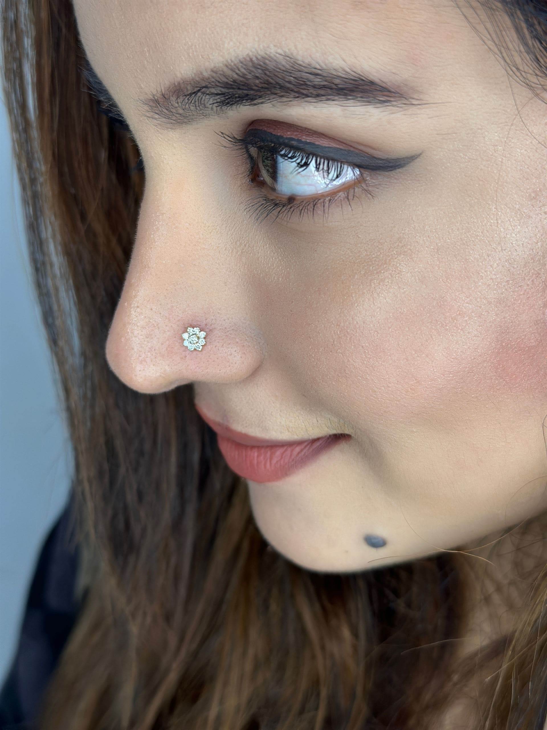 Agni Gold Screw Nose Stud