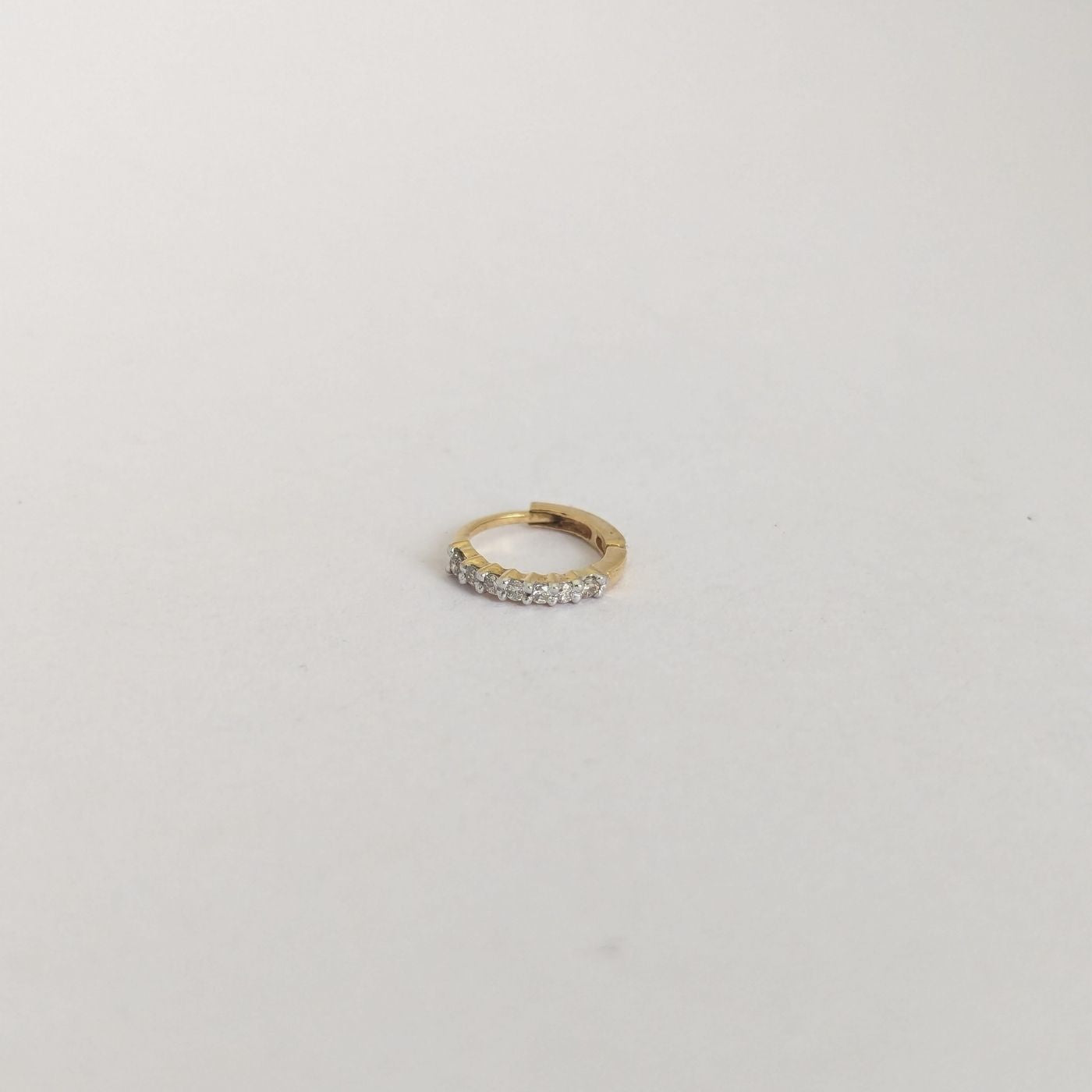 Elegant 0.08 cts Nose Ring