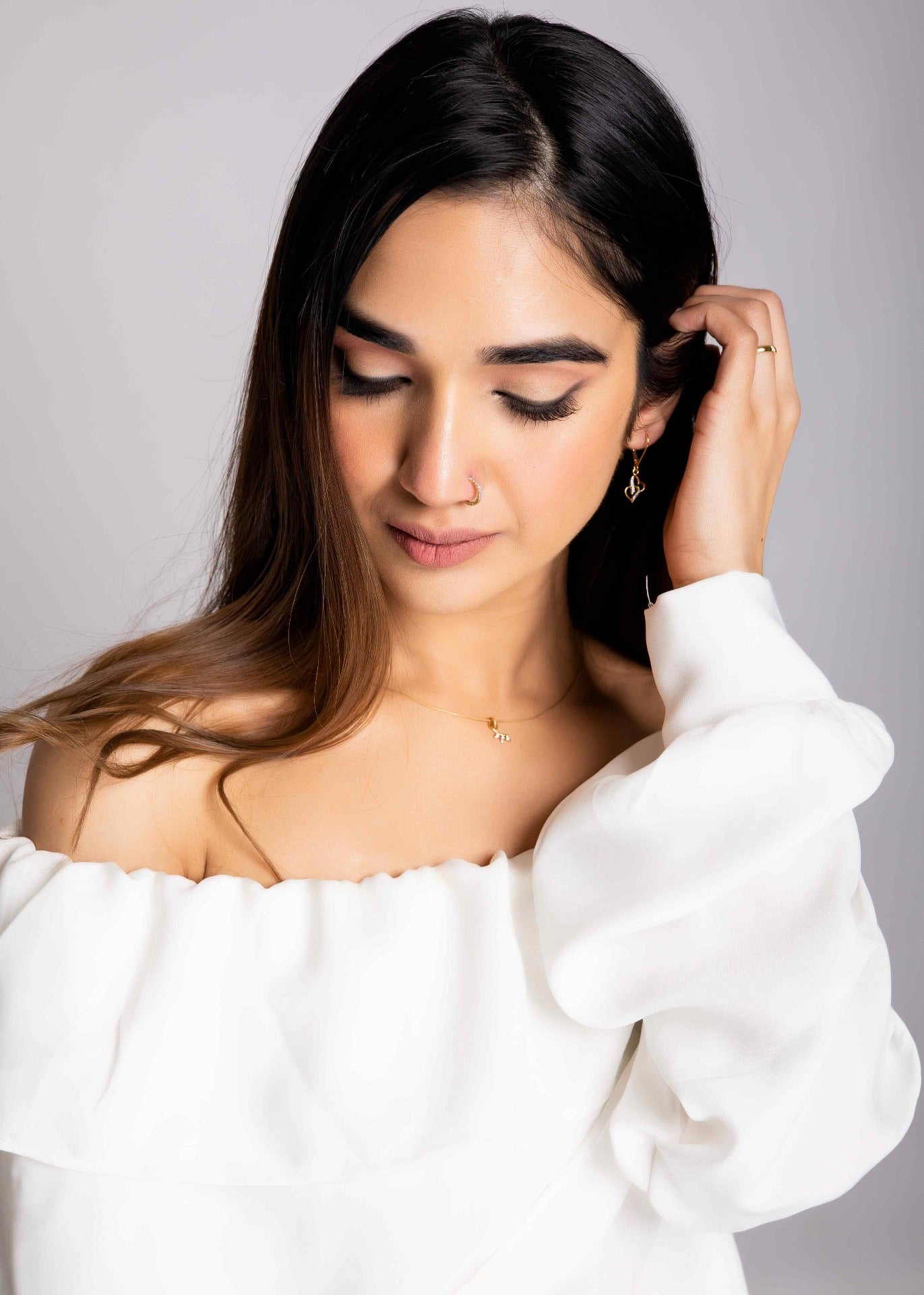 Elegant 0.08 cts Nose Ring