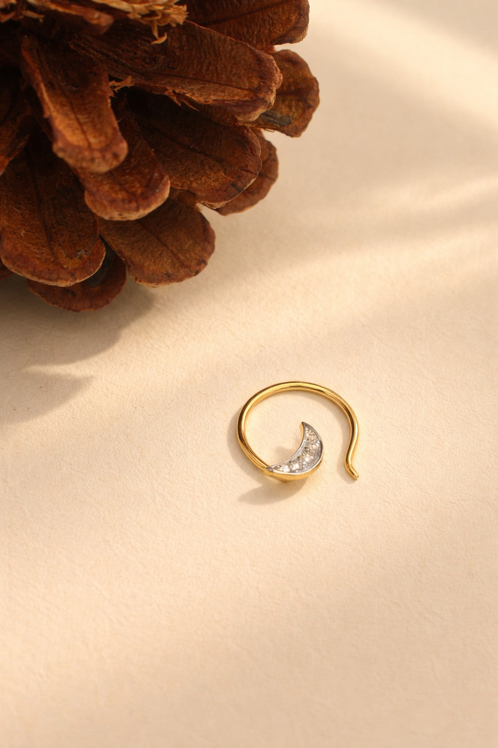 Crescent Studded nose pin