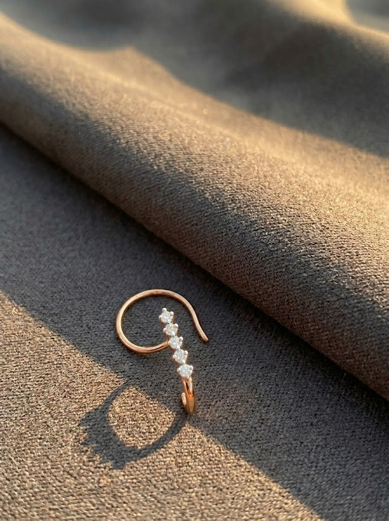 Aalamb J-shaped Nose Pin