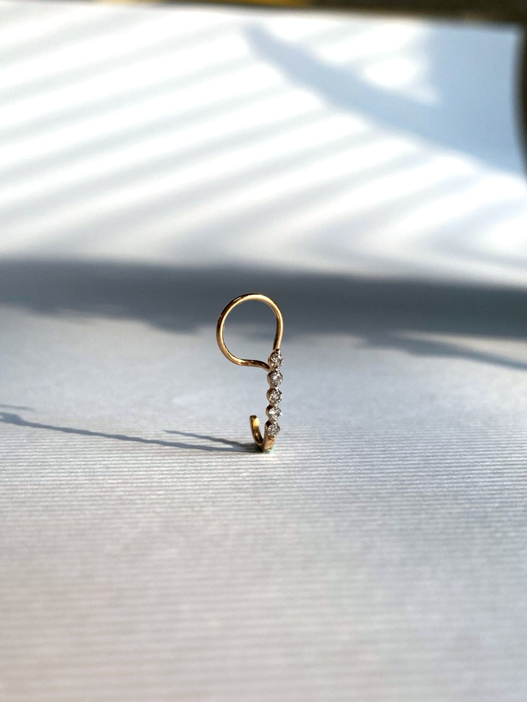 Aalamb J-shaped Nose Pin